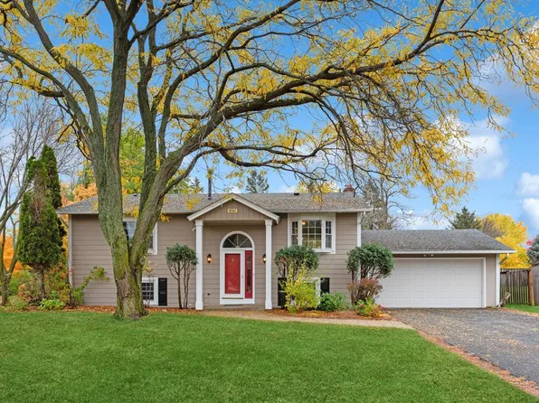 8141 Rhode Island Cir, Bloomington, MN 55438