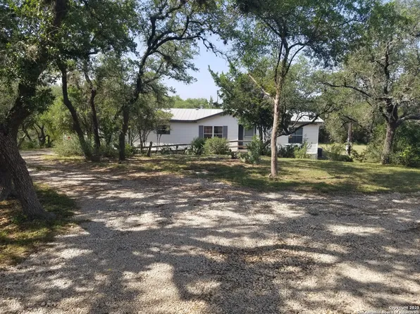 182 laurel ridge, Lakehills, TX 78063