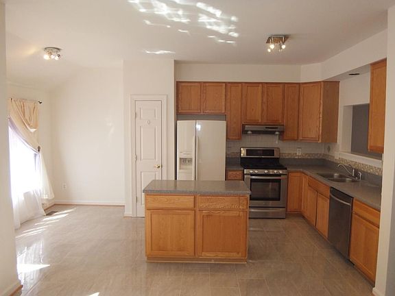 5th image of 14138 Madrigal Dr