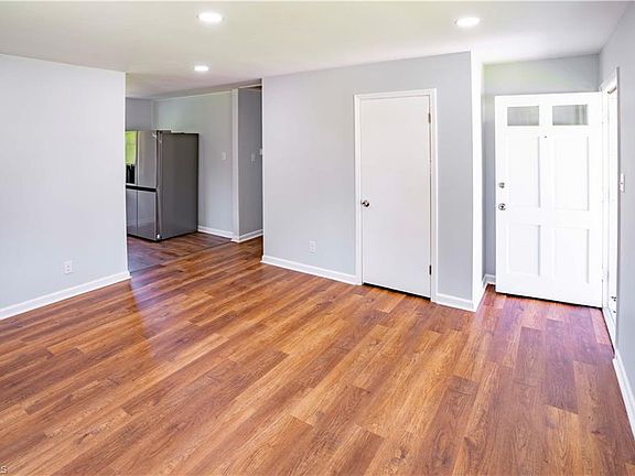 5th image of 2200 Linda Ln