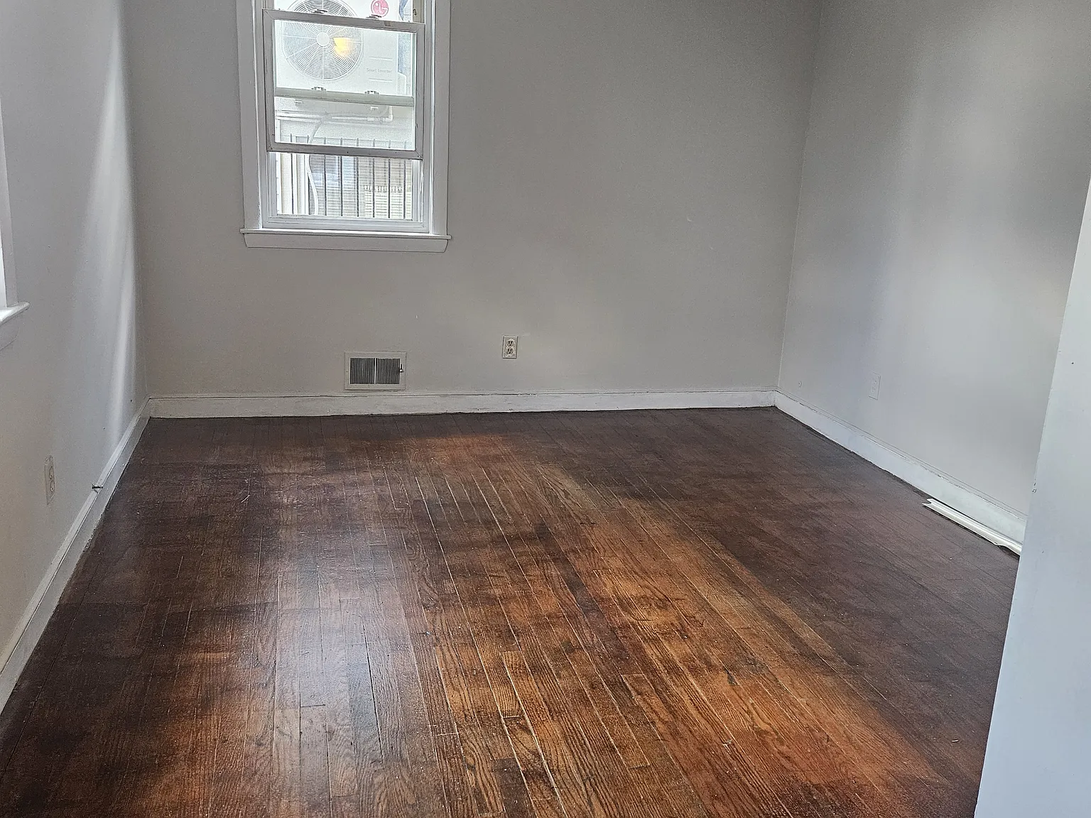 1 bed, 300 sqft, $2,100 — Photo 3