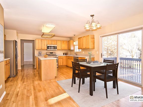 5th image of 569 Charlton Ct