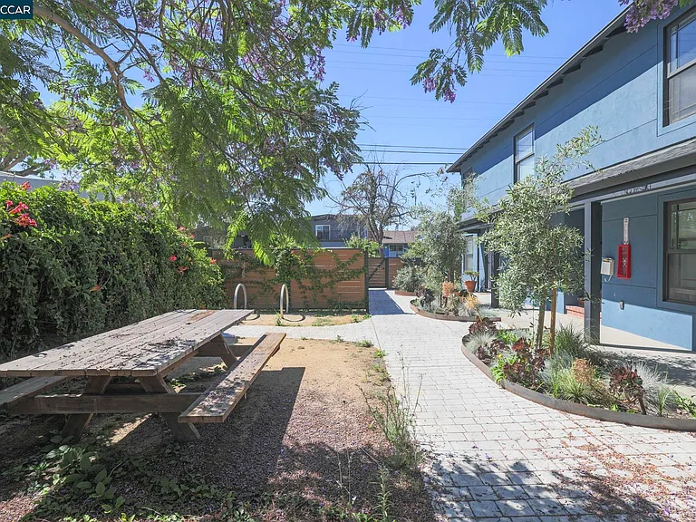 1325 Hopkins St — Photo 28