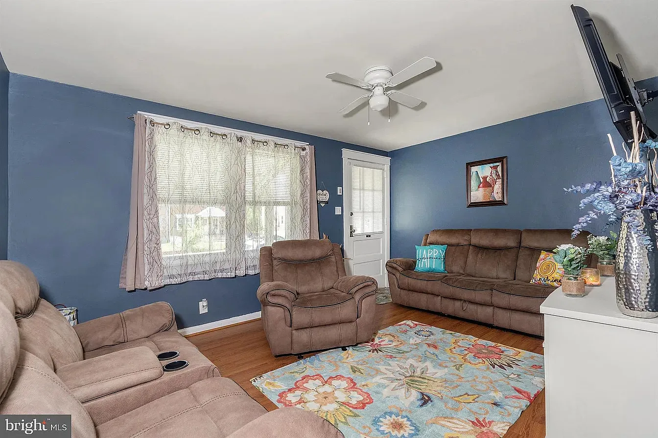 2 bed, 950 sqft, $1,600 — Photo 2