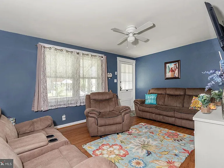 258 Birch Ave — Photo 2