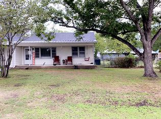 585 W 7th St, Crawford, TX 76638