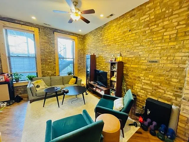 1750 W Augusta Blvd #2R — Photo 2