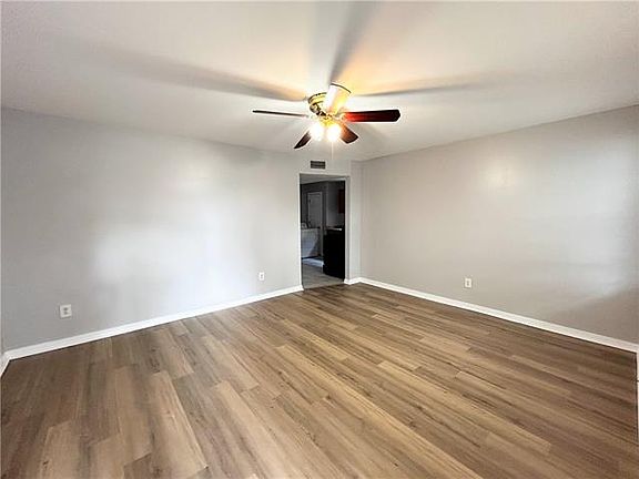 3rd image of 2325 Louisiana Ave