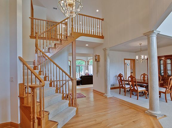 5th image of 986 E Shore Dr
