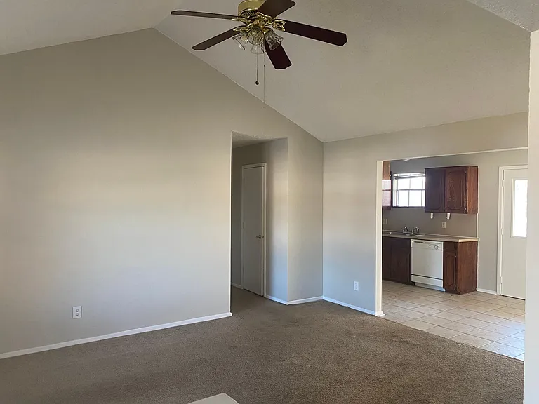 203 Linda St — Photo 3