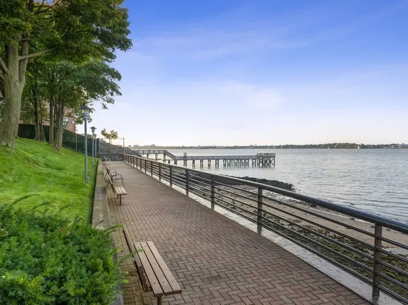 166-25 Powells Cove Boulevard image 35 of 40