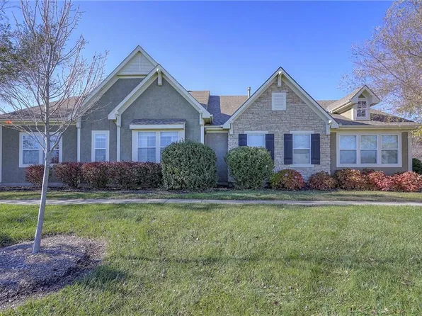 16485 S Laurelwood St, Olathe, KS 66062