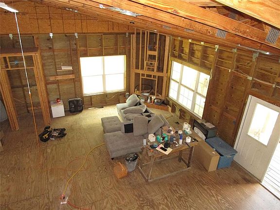3rd image of 21108 Durden Rd