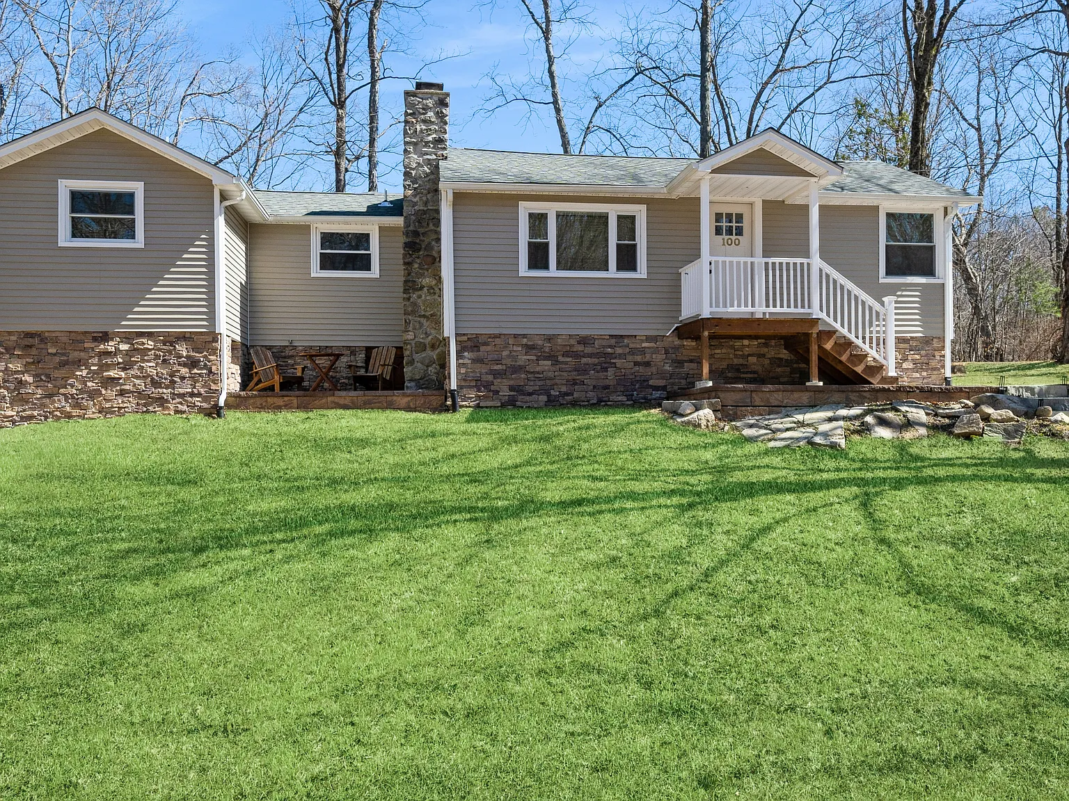3 bed, 900 sqft, $3,200 — Photo 1