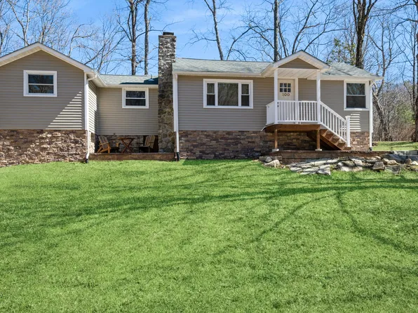 100 Poplar Ln, Highland Lakes, NJ 07422