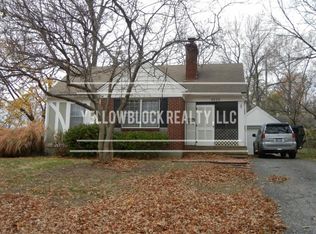 8828 Virginia Ln, Kansas City, MO 64114