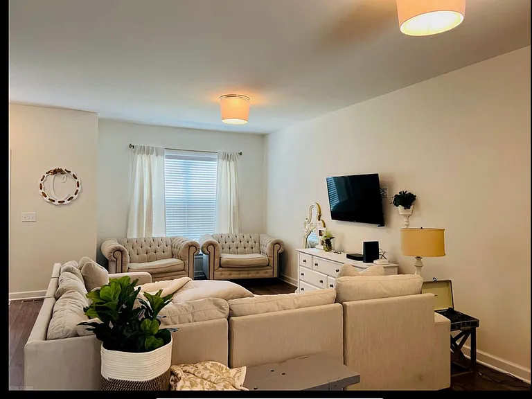 315 John Adams Dr NW — Photo 6