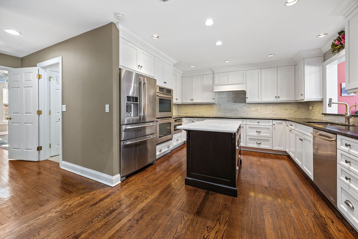 next background image