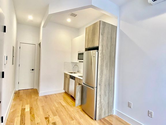 3rd image of 147 W 130th St #1F