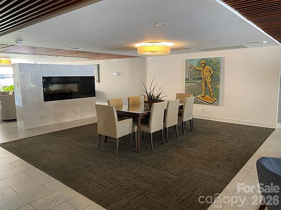 2nd image of 1323 Queens Rd Unit 208