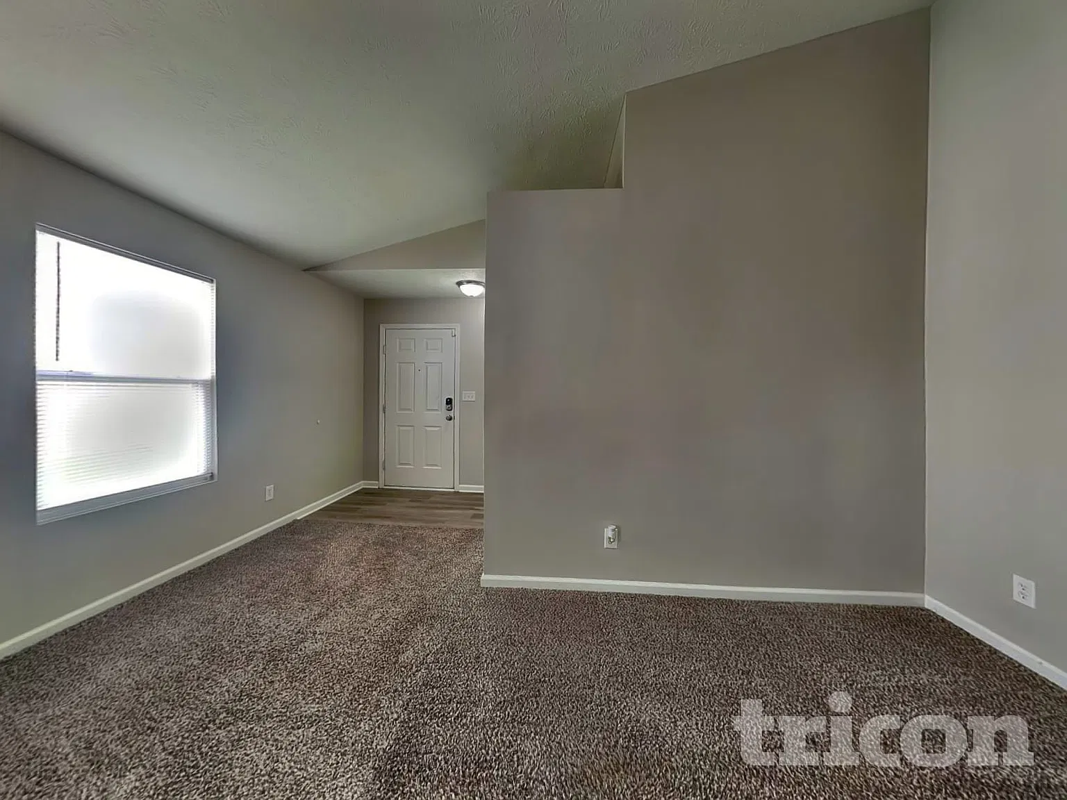 2437 Middle View Drive Columbus IN — Photo 2