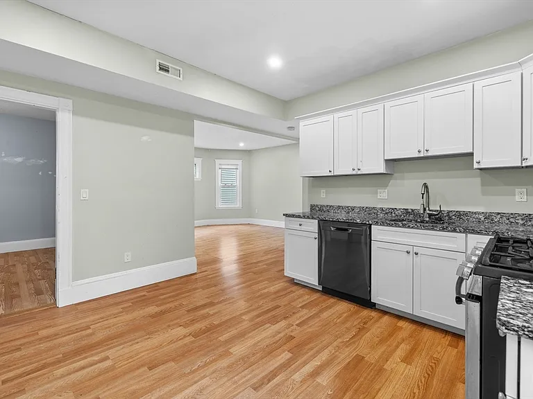 25 Howes St #3 — Photo 3