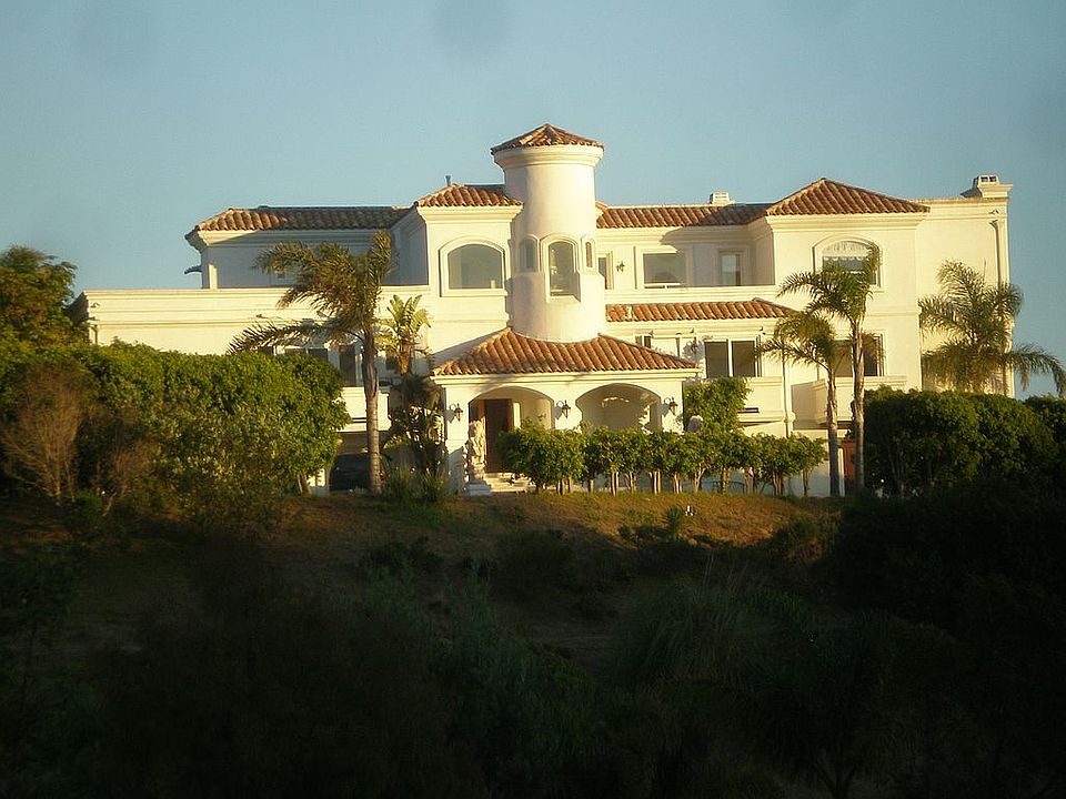 2nd image of 6400 Kanan Dume Rd