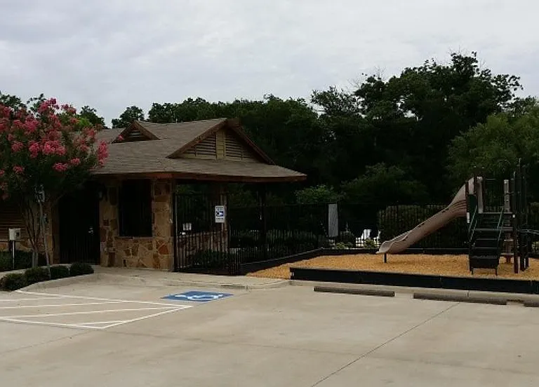 508 Highmoor Ct — Photo 19