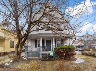 2043 Robin St, Lakewood, OH