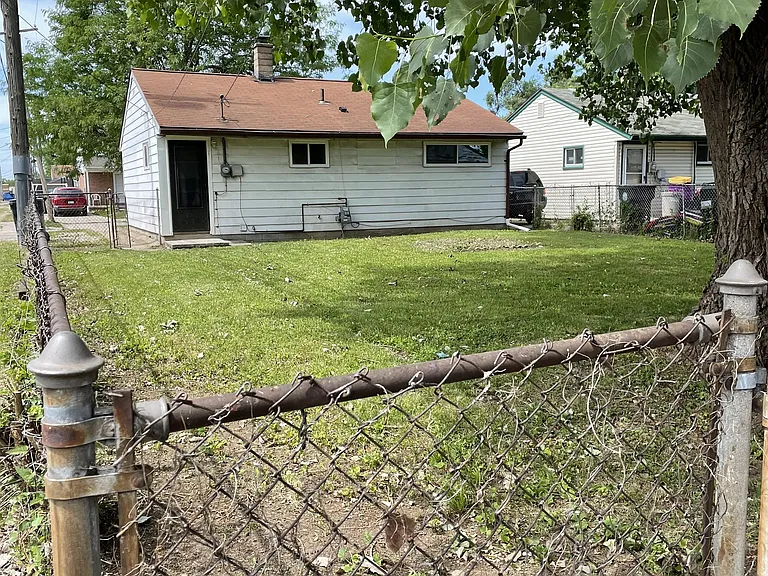2726 Margaret St — Photo 14