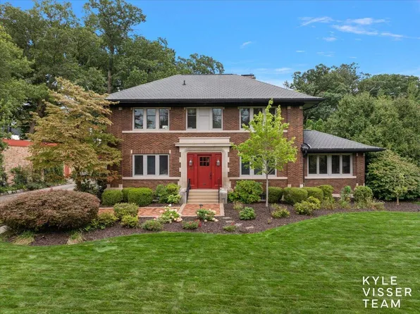 640 Cambridge Blvd SE, East Grand Rapids, MI 49506