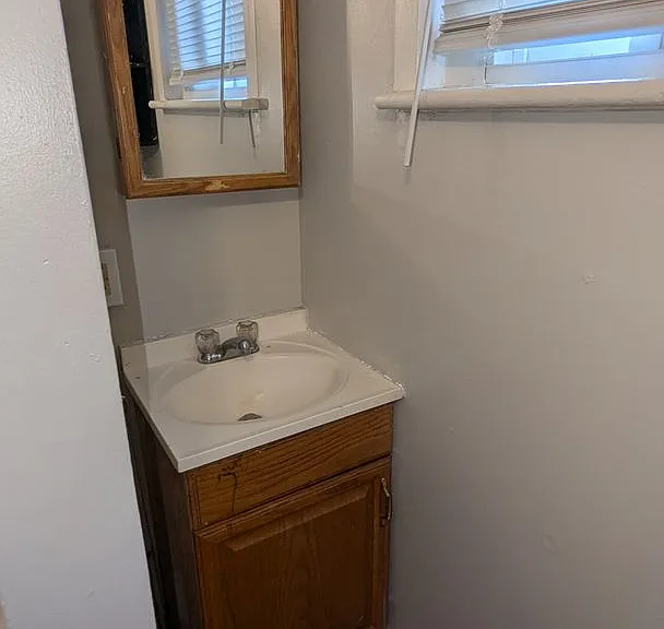653 Sumner St — Photo 19