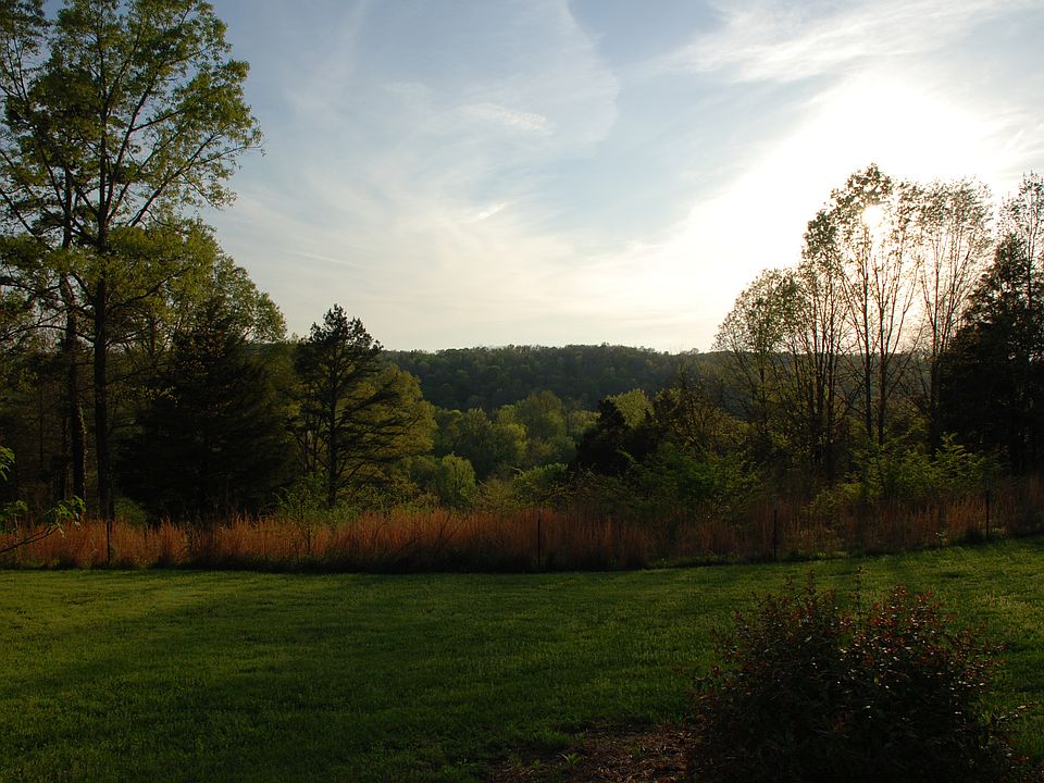 2nd image of 219 Beckham Ln