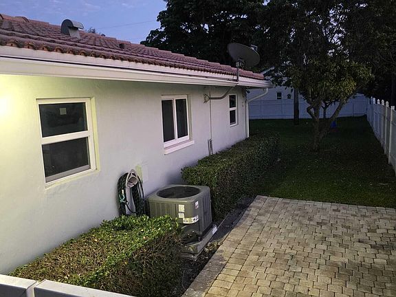 5th image of 1180 SW 17th St
