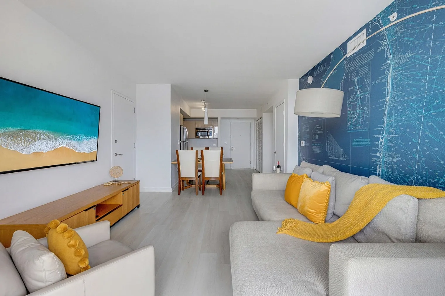 1 bed, 1.0 bath, 699 sqft, $2,419 — Photo 2