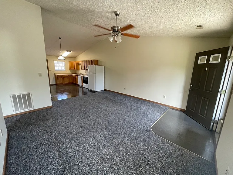385 Grantland Dr — Photo 5