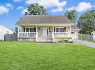 10 Blue Jay Dr, Brentwood, NY 11717