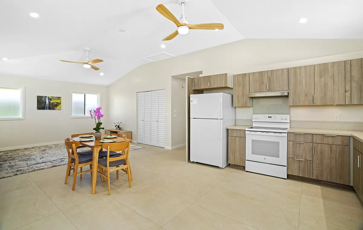 2 bed, 1.5 bath, 1300 sqft, $3,750 — Photo 2