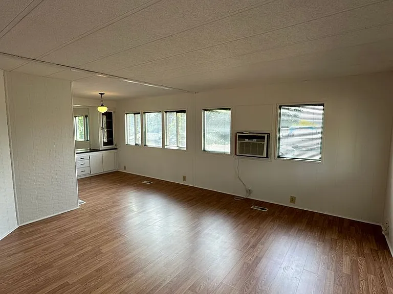 1529 NW Avon Ct — Photo 3