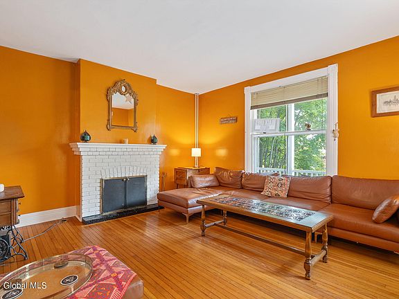 4th image of 27 S Pine Avenue