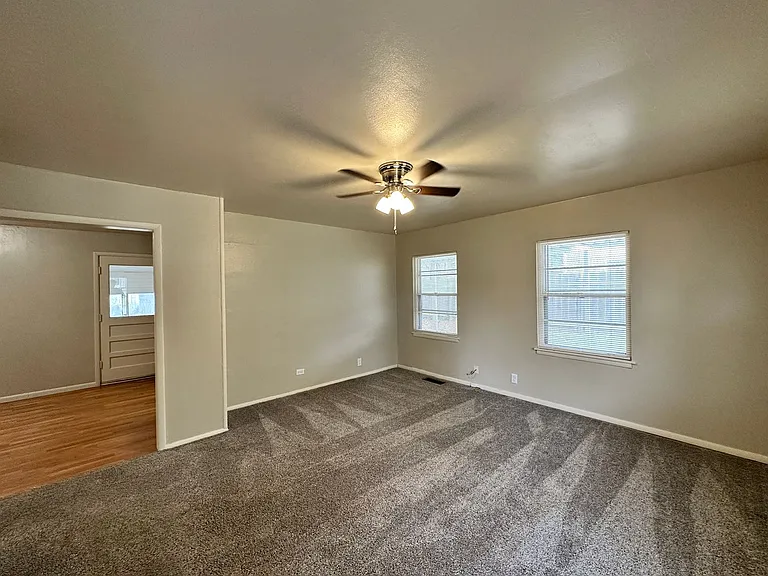 6239 N East Parkview St — Photo 3
