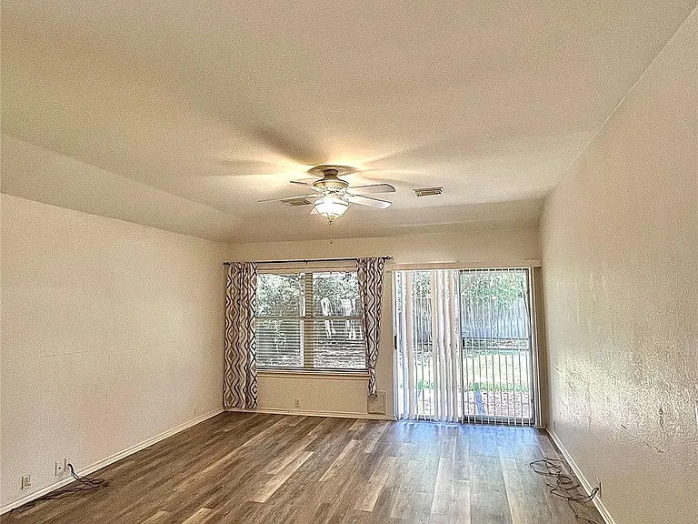 2117 Kimra Ln — Photo 9