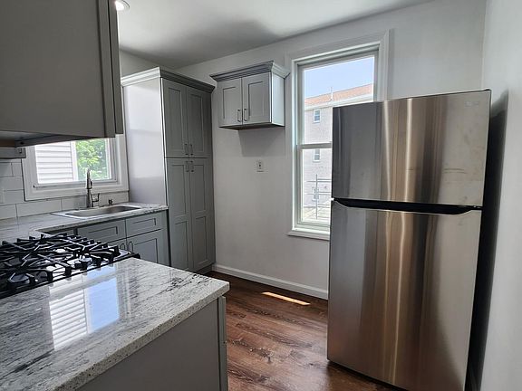 3rd image of 2853 Randall Ave Floor 2