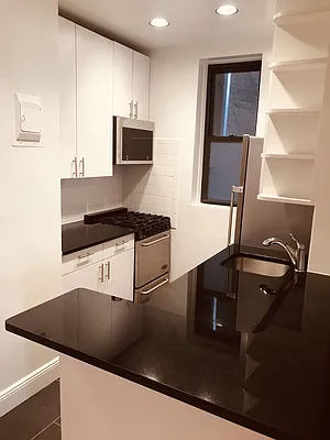 Rented by Metropolis Real Estate of Manhattan | media 33