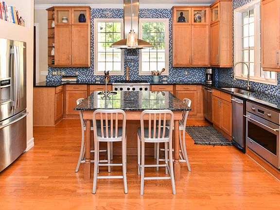 4th image of 1040 Lake Weldona Dr