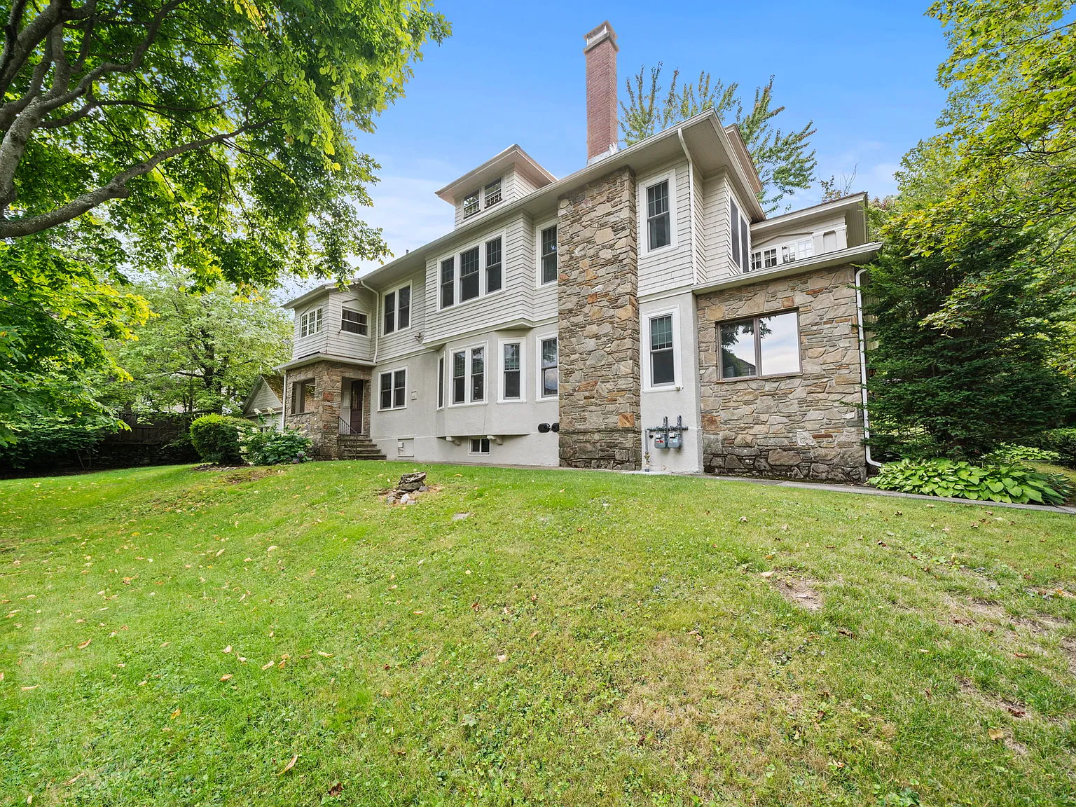 11 Roseland Rd — Photo 3