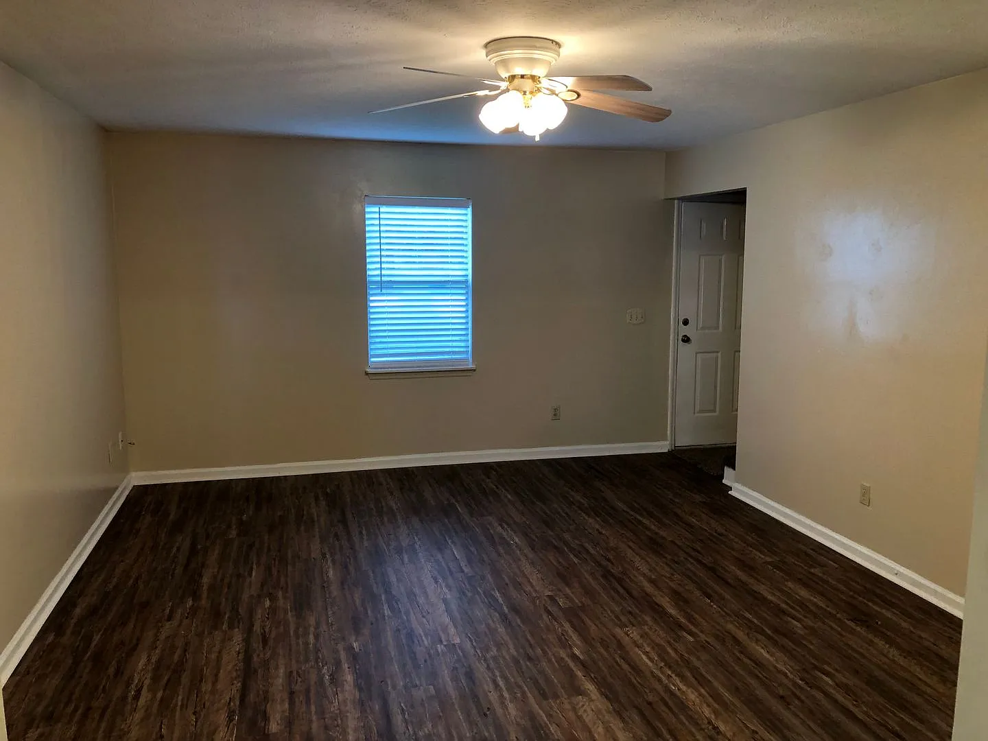 r3251 — Photo 2