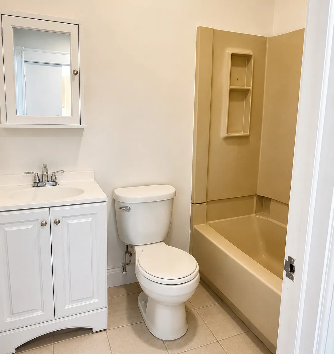 Studio, 1.0 bath, 650 sqft, $999 — Photo 3