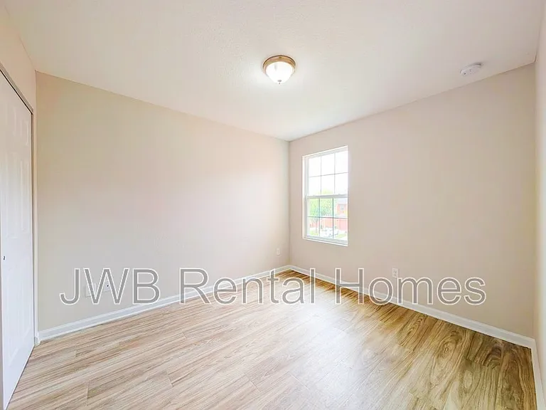 6861 Lake Mist Ln — Photo 8