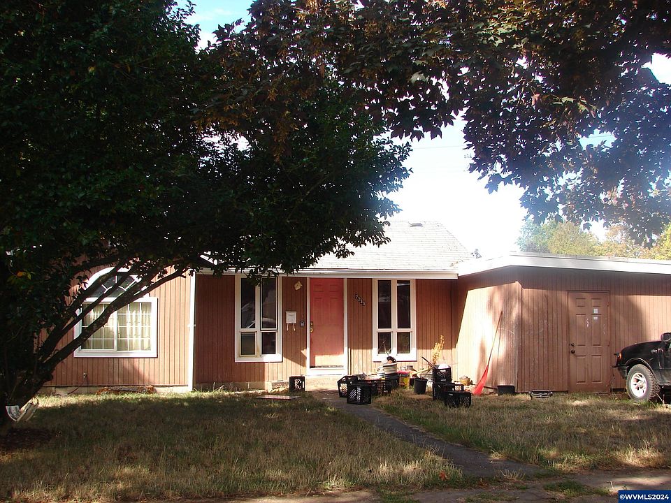 2nd image of 2233 Maple Ave SE